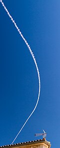 Rang: ohne Kondensstreifen am blauen Himmel