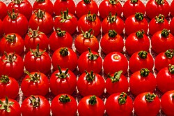 Rang: 11 von 105 Kirschtomaten, eine ohne Fruchtstiel